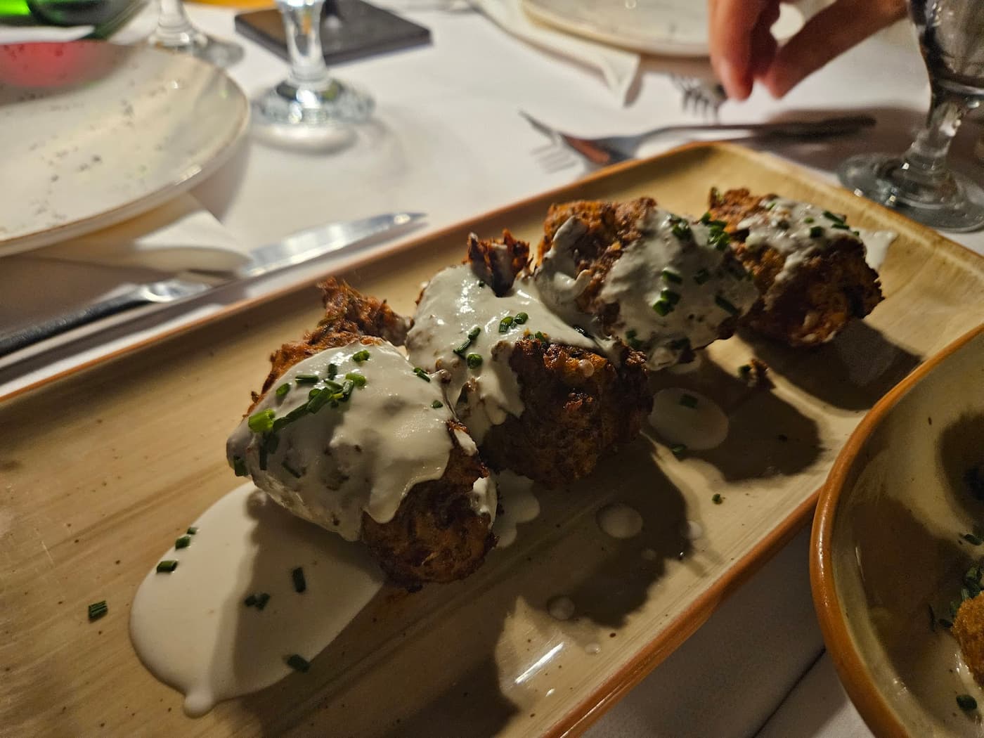 Zucchini fritters with yogurt sauce